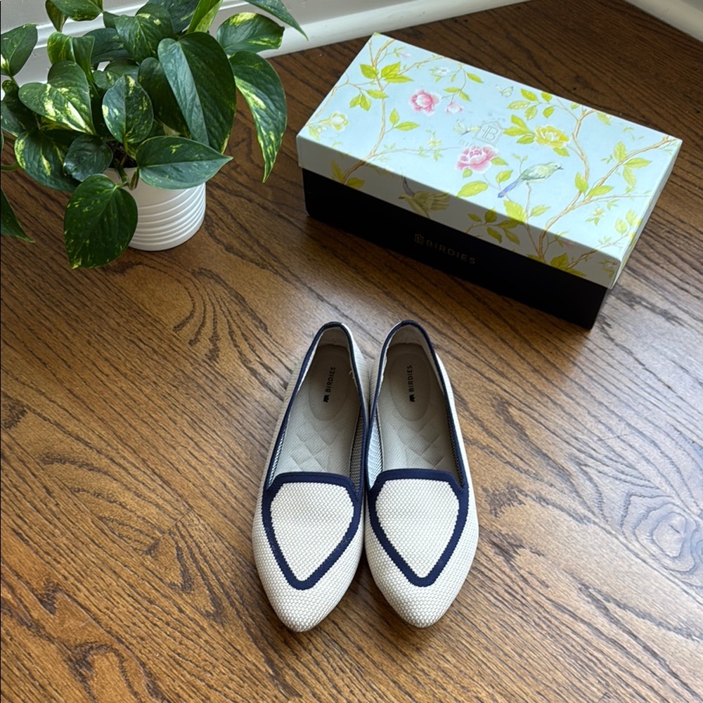 EUC Birdies Blackbird Eggshell and Navy Blue Loafers Elegant Flats, size 9.5